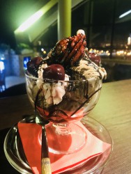 بستنی شکلاتی